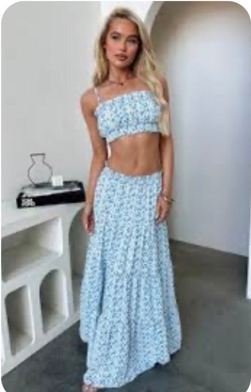 Conjunto Celeste | Top Asimétrico y Falda